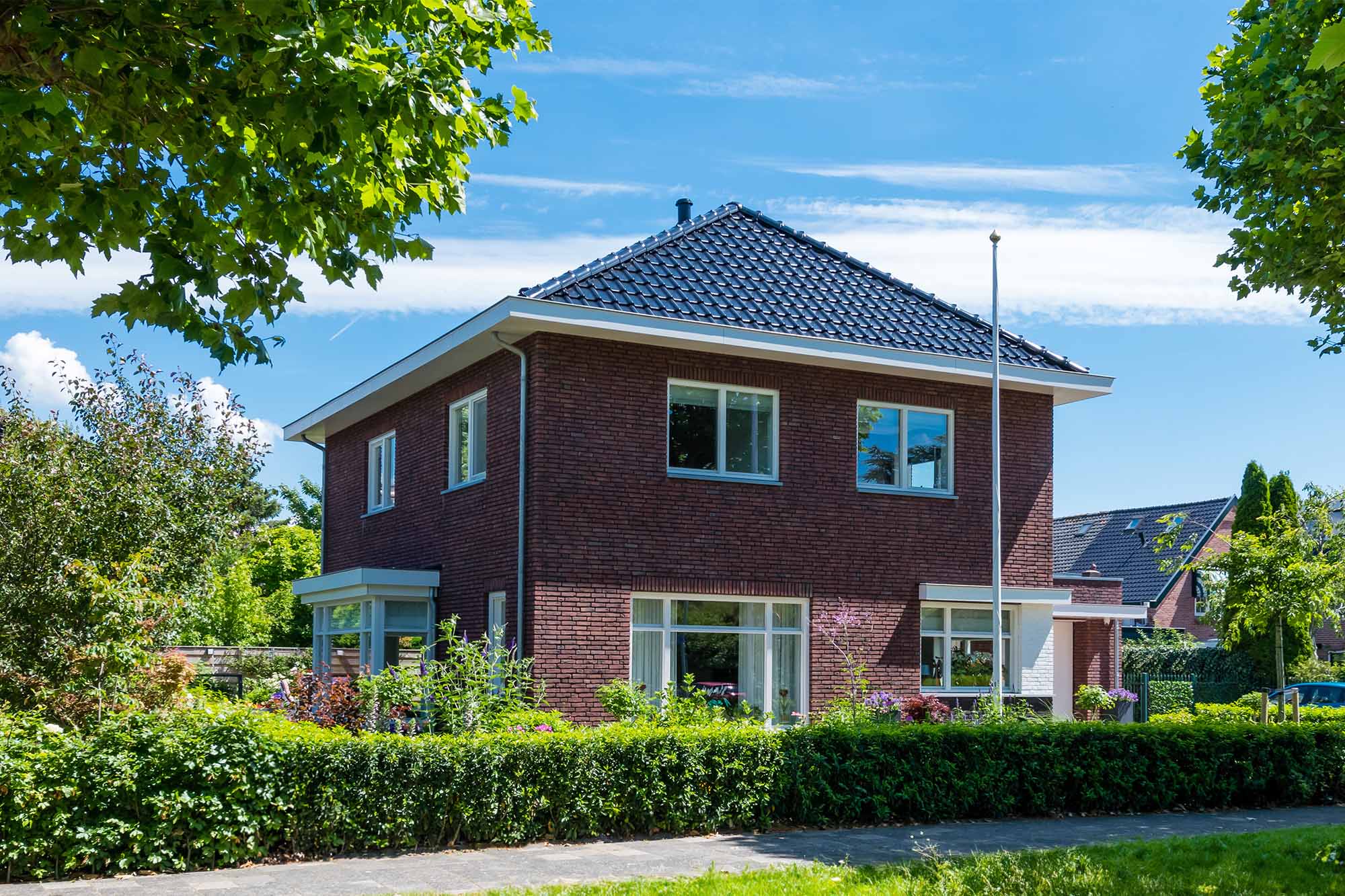 Modern herenhuis met schildkap